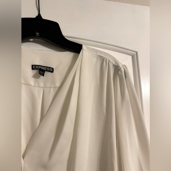 Express Blouse - Picture 5 of 5